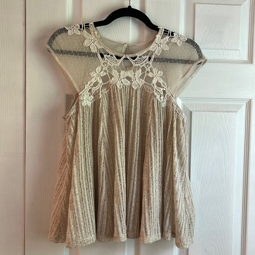 En crème knit swing boho top with Swiss dot appliqué